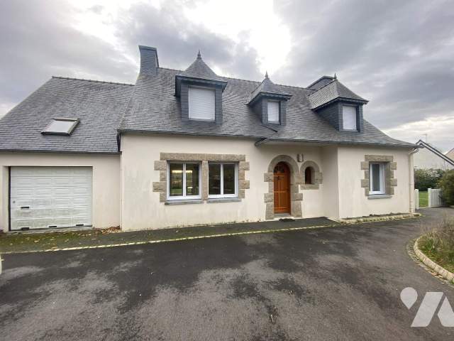 Maison 8 pièces 140 m² · à Guimaëc · 140 m² · 290 000 €