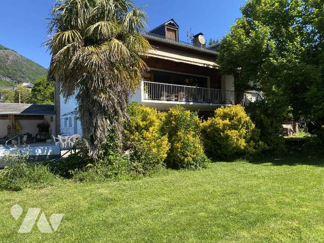 Maison 9 pièces 345 m² · à Bagnères-de-Luchon · 345 m² · 530 000 €