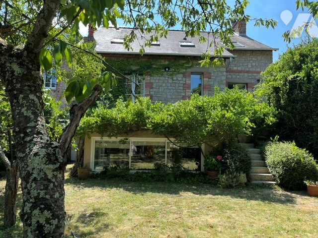 Maison 8 pièces 150 m² · à Rennes · 150 m² · 1 050 000 €