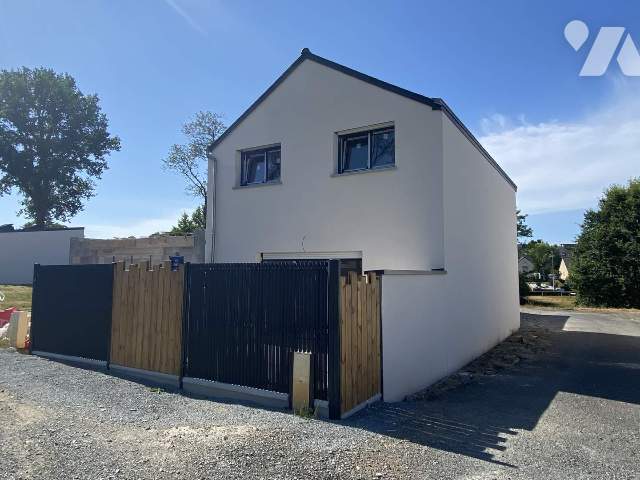 Maison 5 pièces 99 m² · à Lécousse · 99 m² · 248 041 €