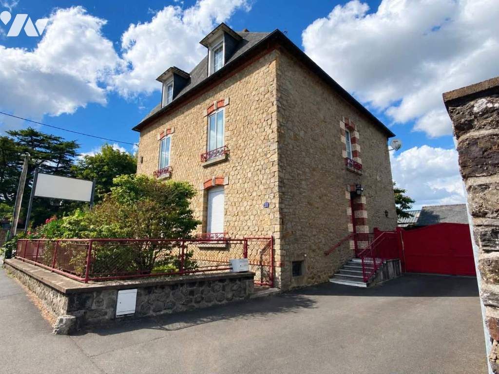 Maison 11 pièces 220 m² · à Fougères · 220 m² · 280 000 €