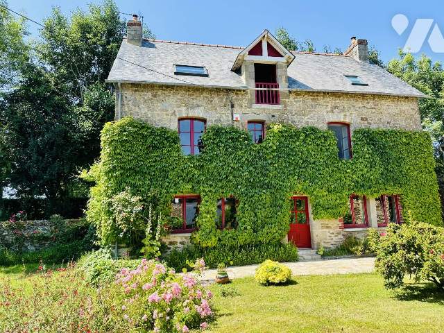 Sale - House/Villa - ST MELOIR DES ONDES - 157 m² - 6 rooms - 088/754