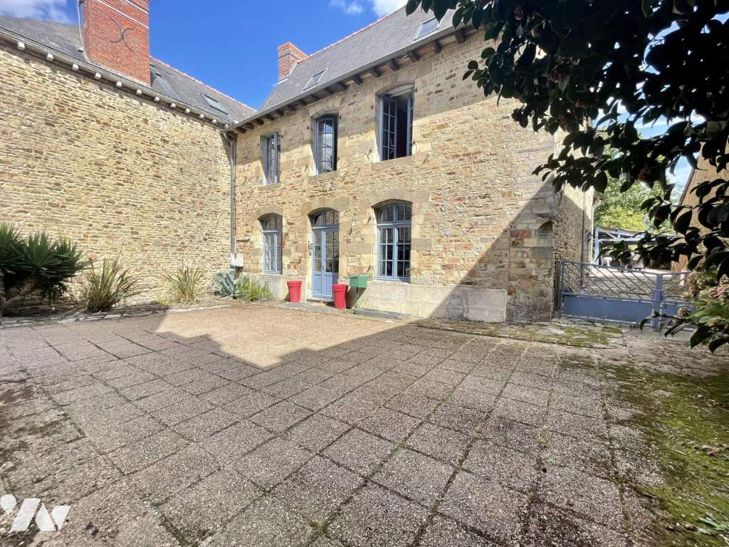 Maison 6 pièces 260 m² · à Bais · 260 m² · 310 000 €