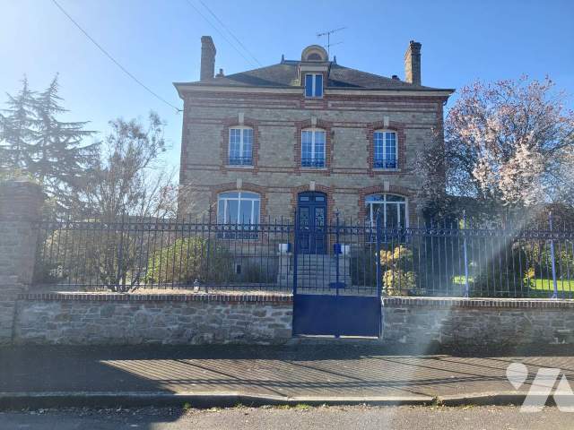 Maison 9 pièces 243 m² · à Martigné-Ferchaud · 243 m² · 510 000 €