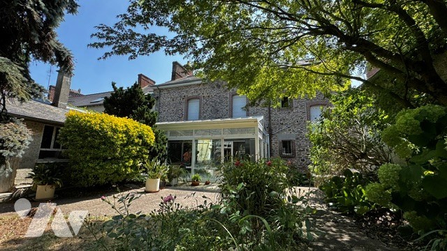 Maison 10 pièces 314 m² · à Janzé · 314 m² · 450 000 €