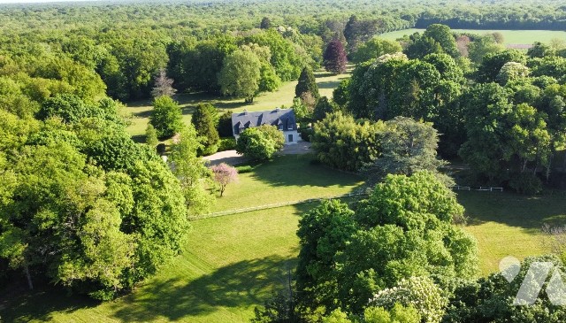 Vente - Maison / villa - BOURGES - 370 m² - 11 pièces - 003/2517