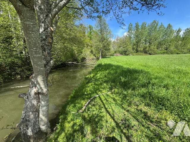 Terrain — Tauxigny-Saint-Bauld