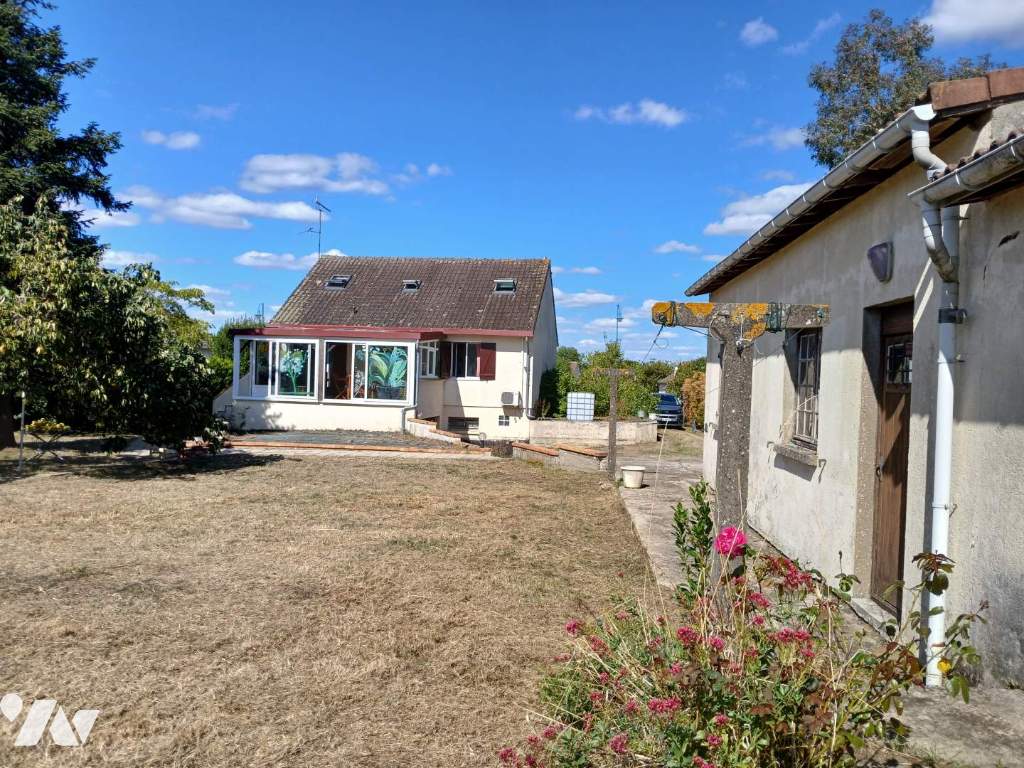 Maison 4 pièces 105 m² · à Saint-Flovier · 105 m² · 100 000 €