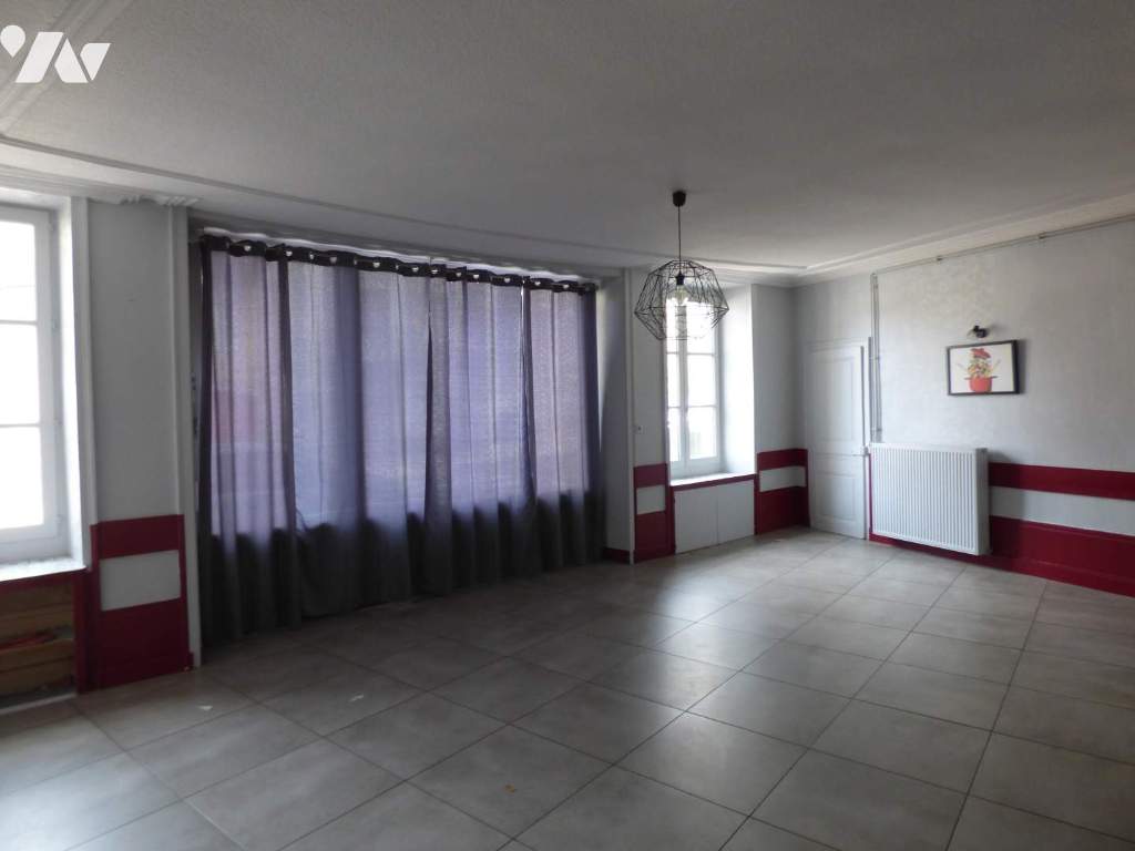 2 pièces 175 m² · à Poligny · 175 m² · 89 000 €