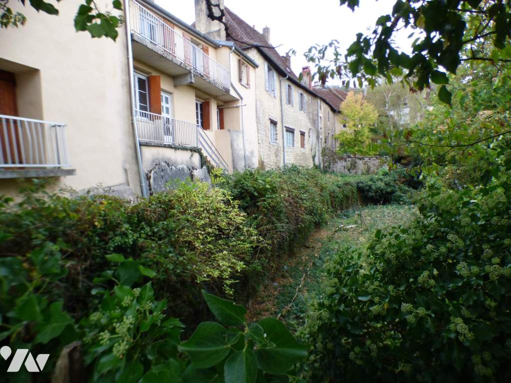 Immeuble 100 m² · à Poligny · 100 m² · 131 250 €