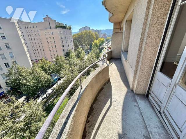 Appartement 4 pièces 100 m² · à Saint-Étienne · 100 m² · 85 000 €