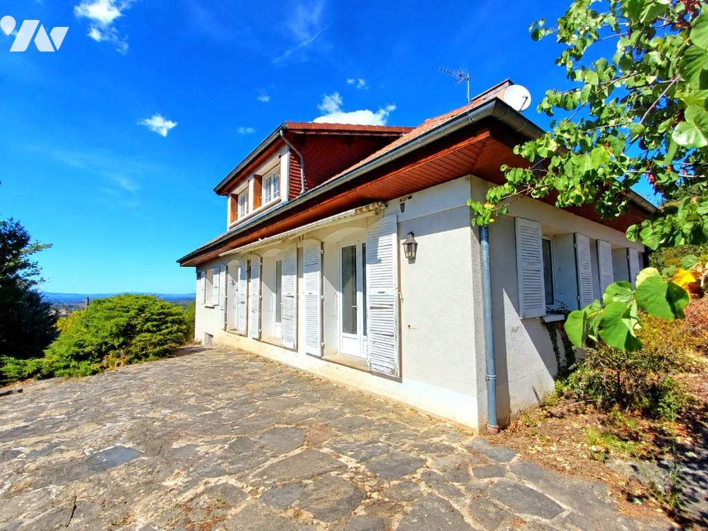 Maison 8 pièces 192 m² · à Saint-Galmier · 192 m² · 389 000 €