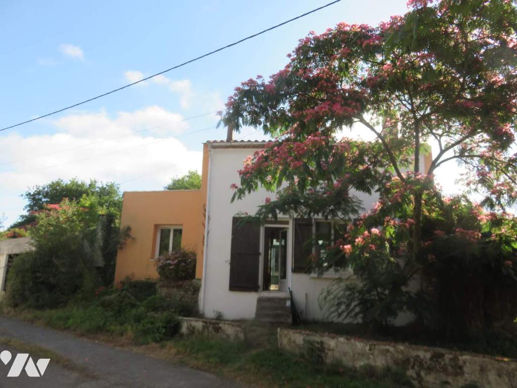 Maison 4 pièces 71 m² · à Saint-Étienne-de-Mer-Morte · 70,9 m² · 185 000 €