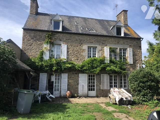 Maison 10 pièces 222 m² · à Ducey-les Chéris · 222 m² · 180 000 €