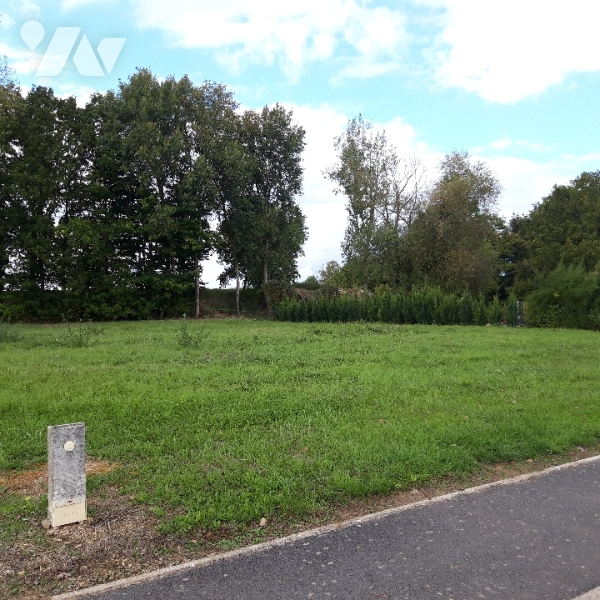 Terrain 1522 m² · à Broyes · 1 522 m² · 38 050 €