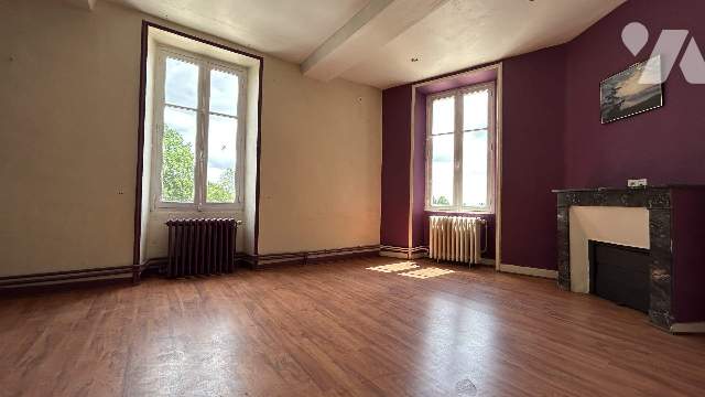 Maison 8 pièces 200 m² · à La Roche-Neuville · 200 m² · 145 000 €
