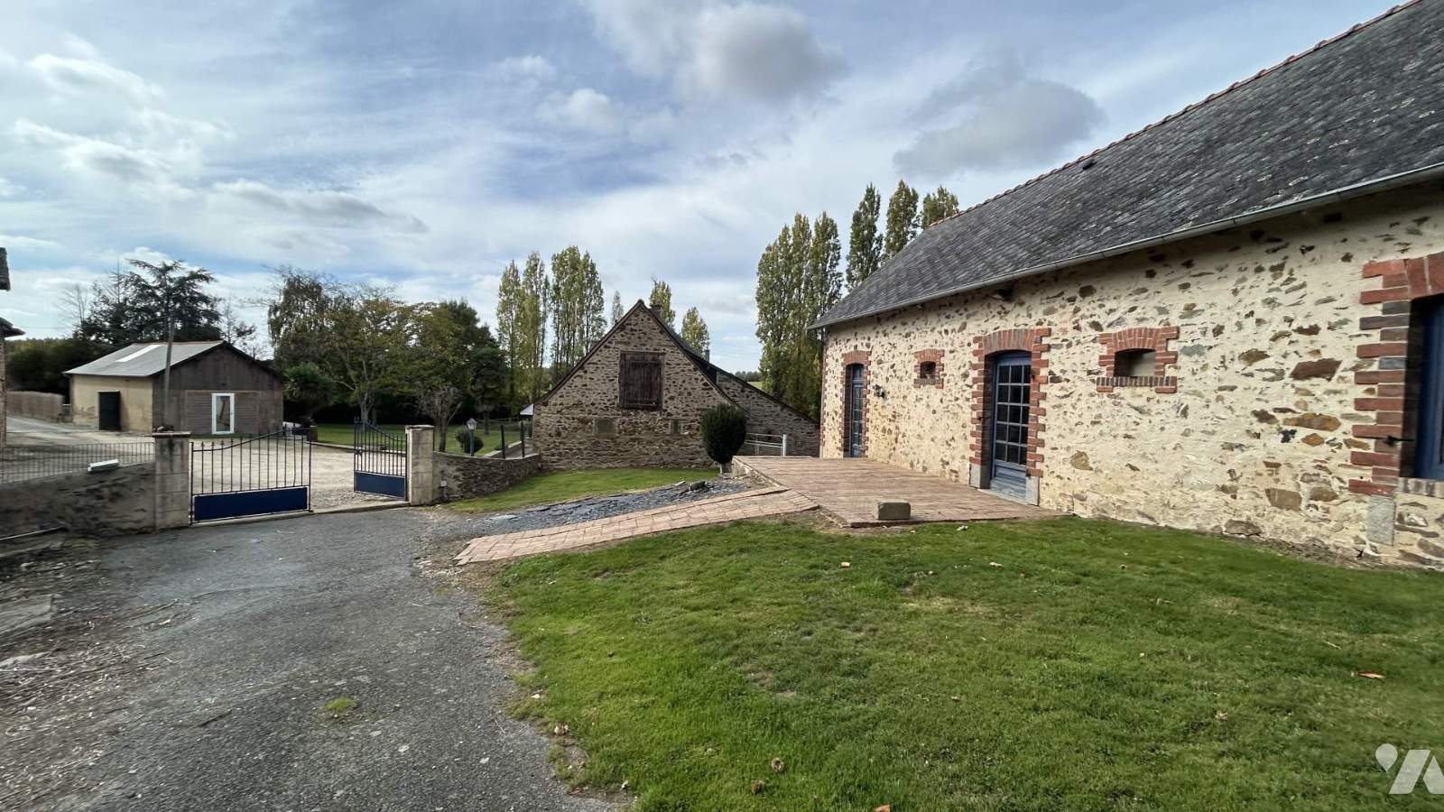 VENTE maison-CHATEAU GONTIER (53)