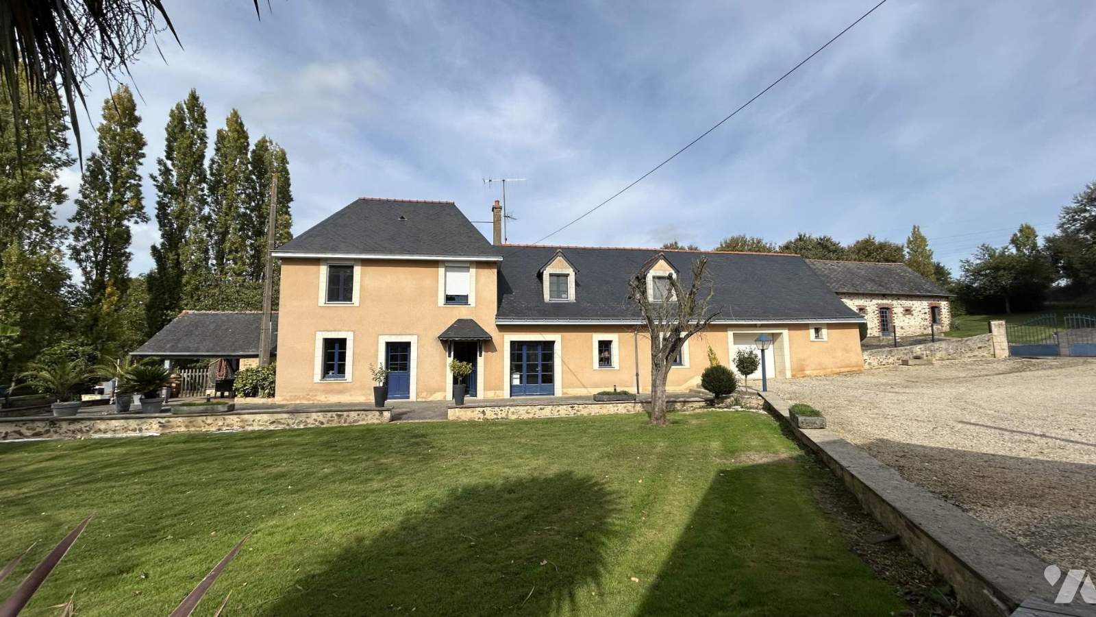 VENTE maison-CHATEAU GONTIER (53)