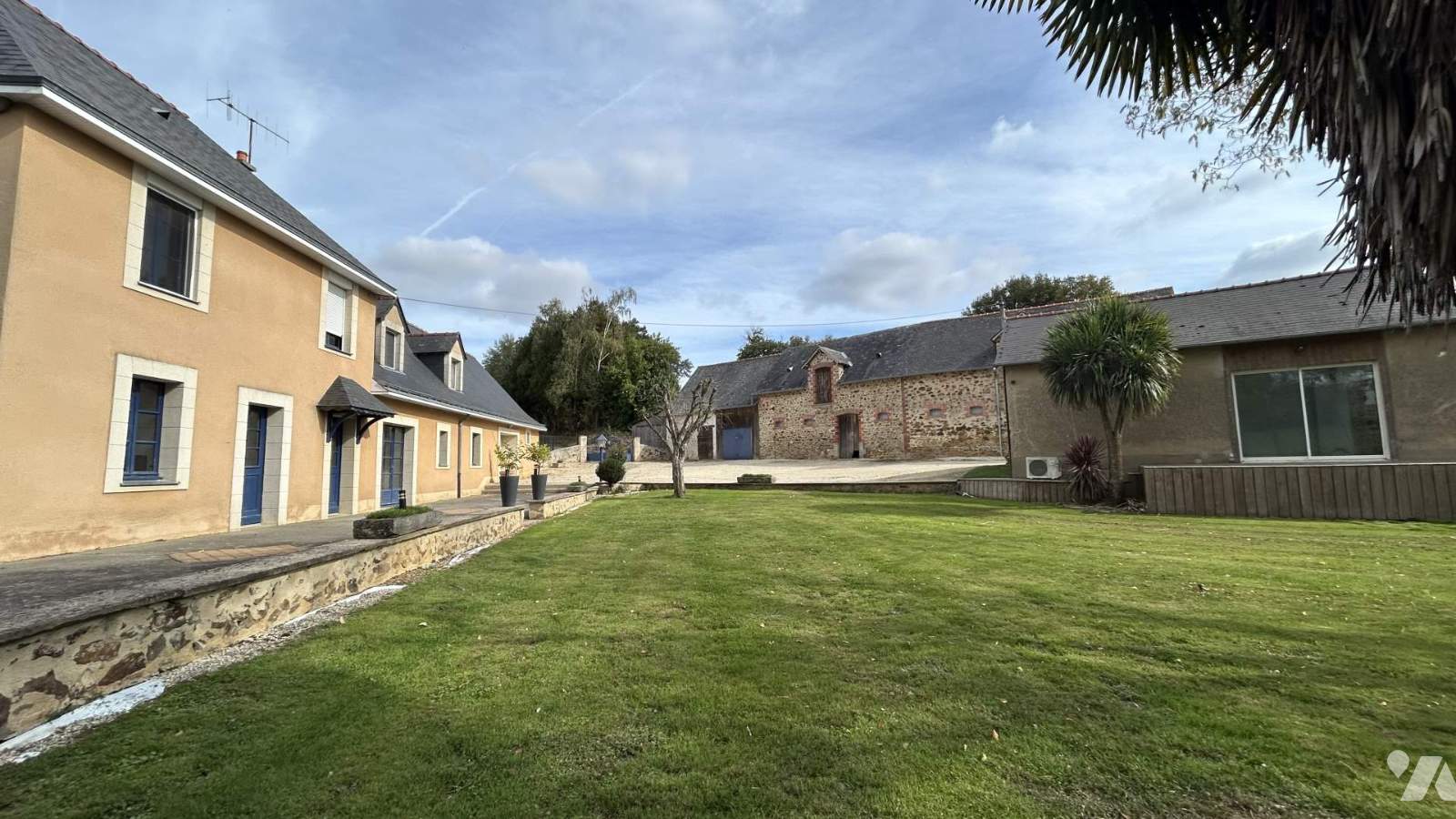 VENTE maison-CHATEAU GONTIER (53)