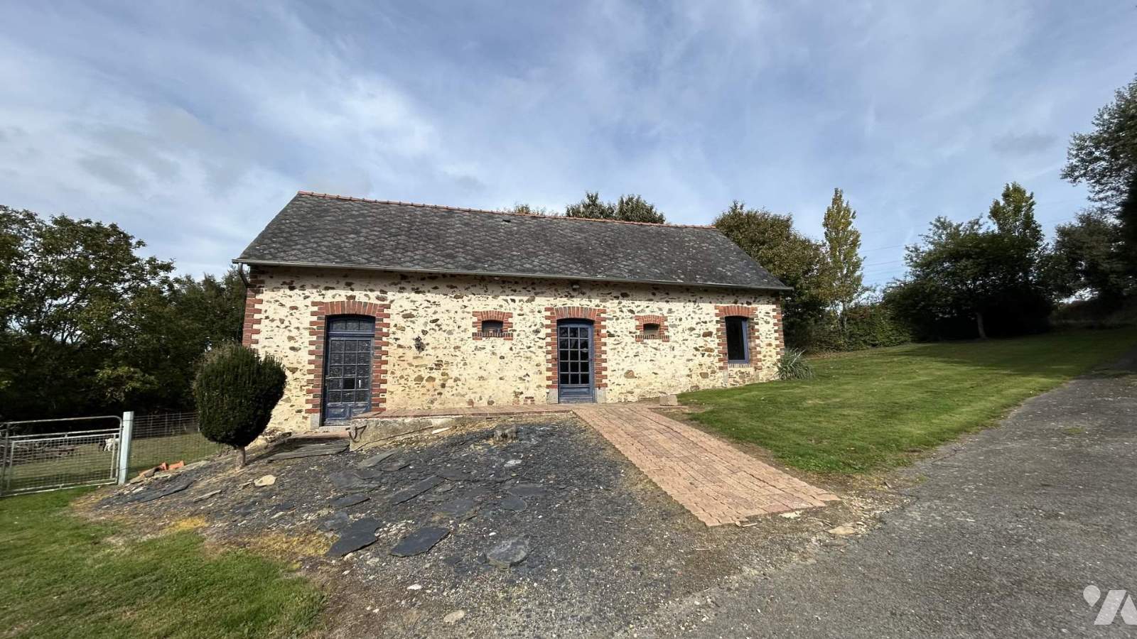 VENTE maison-CHATEAU GONTIER (53)
