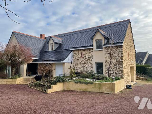 Maison 8 pièces 230 m² · à Saint-Baudelle · 230 m² · 420 000 €
