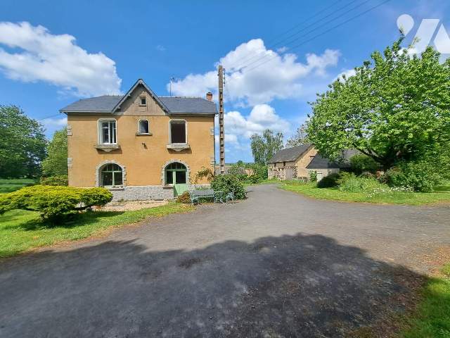 Maison 11 pièces 250 m² · à Selle-Craonnaise · 250 m² · 330 000 €