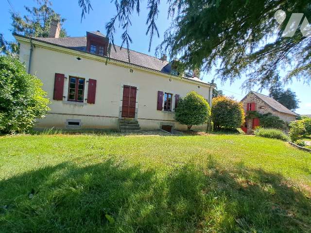 Maison 11 pièces 320 m² · à Livré-la-Touche · 320 m² · 350 000 €