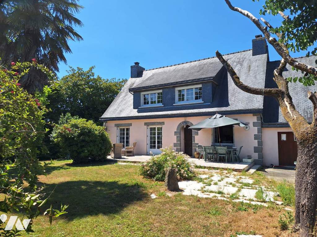 Maison 7 pièces 133 m² · à Ménéac · 132,9 m² · 160 000 €