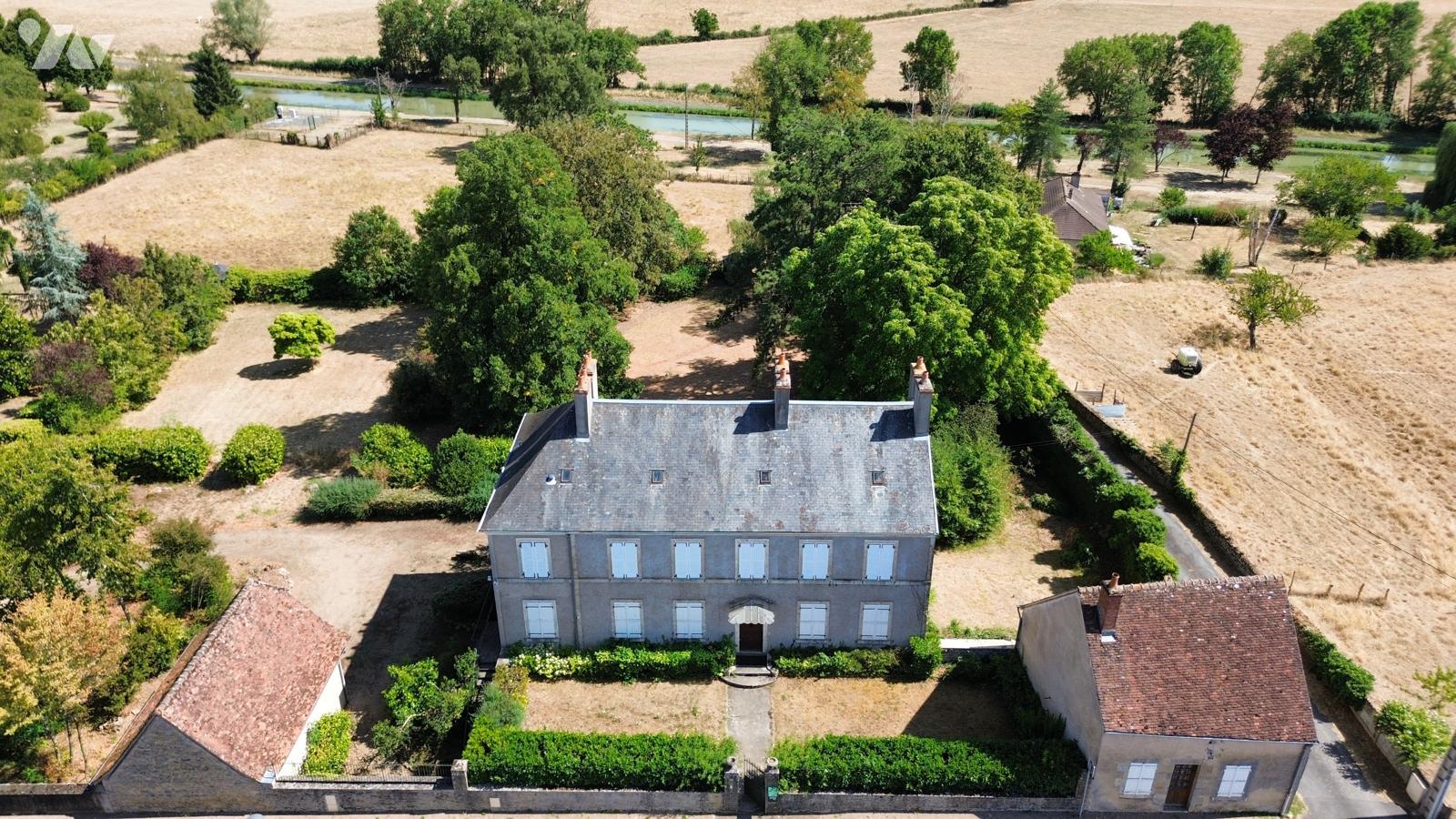 Maison 274m² — Champvert