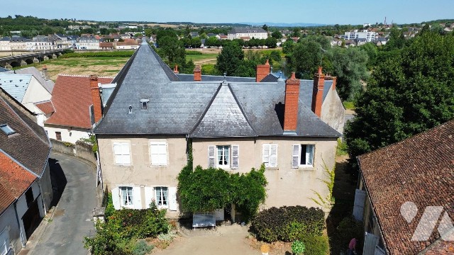 Maison 9 pièces 214 m² · à Decize · 214,4 m² · 370 500 €