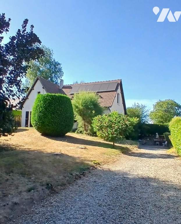 Maison 8 pièces 165 m² · à Échalou · 165 m² · 130 000 €