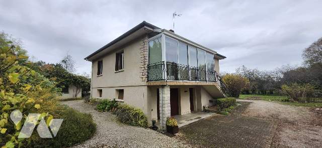 Sale - House/Villa - CHATEAURENAUD - 106 m² - 6 rooms - YM 2873
