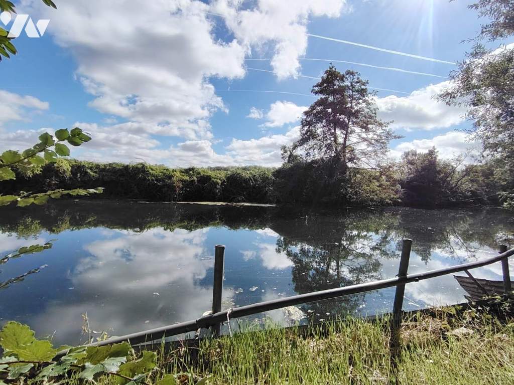 Terrain 2050 m² · à Naintré · 2 050 m² · 15 000 €