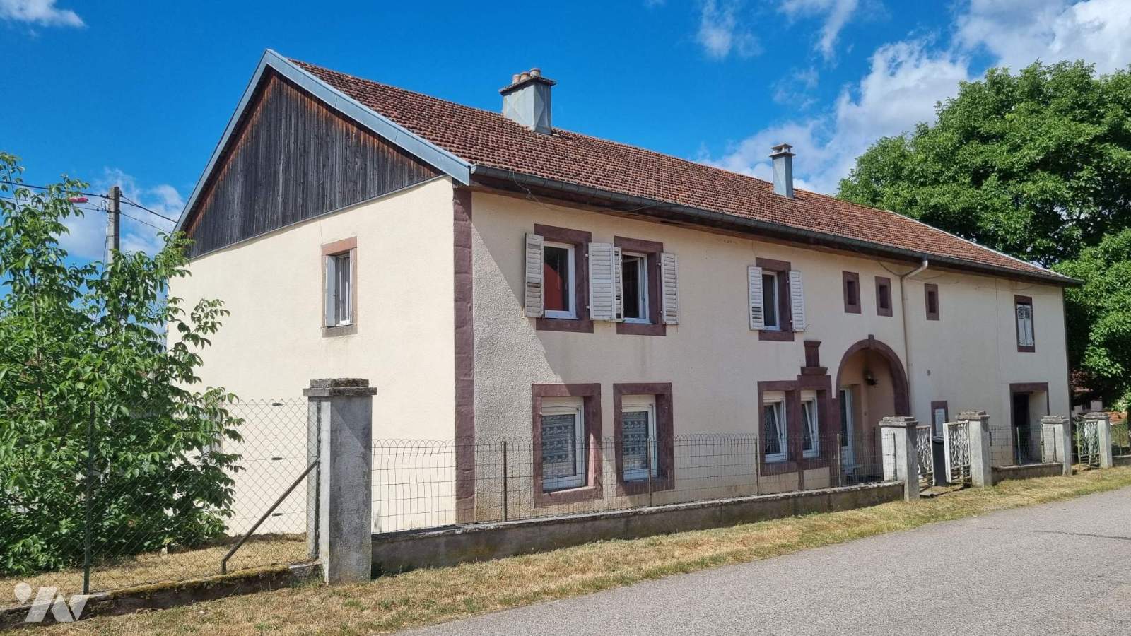 Maison 5 pièces 156 m² · à Chapelle-Devant-Bruyères · 156 m² · 115 000 €